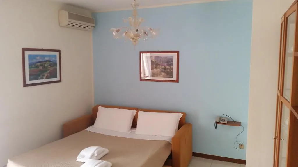 Residence Hotel Health House Desenzano del Garda 4*,