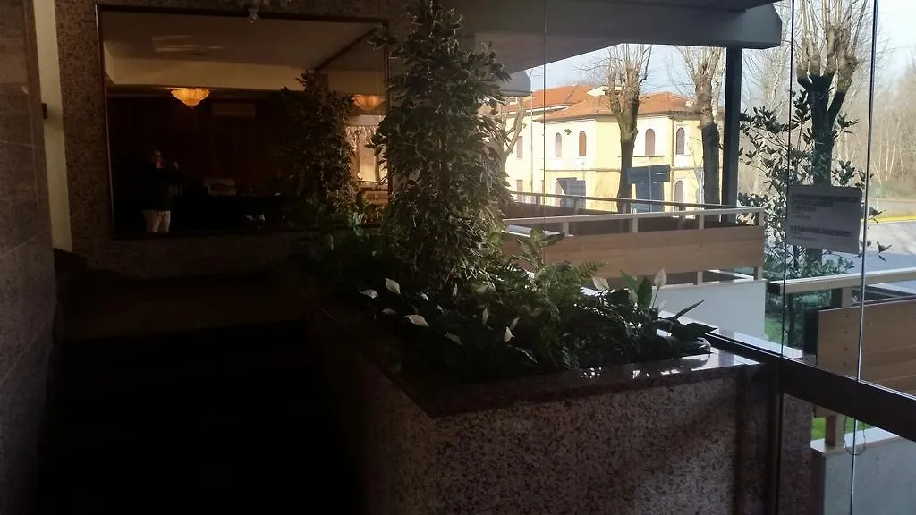 Residence Hotel Health House Desenzano del Garda 4*,